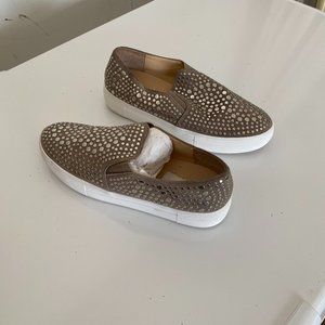 Vince Camuto Sz9.5M Women Kindra Taupe Leather Silver Studded Platform Sneaker